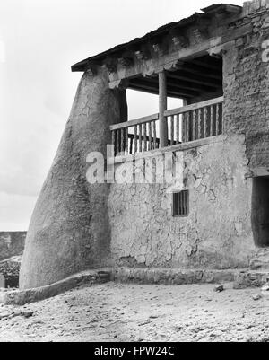 1930 ADOBE BÂTIMENT ARCHITECTURE DE SAN ESTEBAN DEL REY LA MISSION AUJOURD'HUI UN CENTRE CULTUREL Acoma Pueblo NOUVEAU MEXIQUE USA Banque D'Images