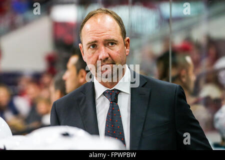 Les Sharks de San Jose l'entraîneur-chef Peter DeBoer durant la partie de la LNH entre les Sharks de San Jose et les Hurricanes de la Caroline au PNC Arena. Banque D'Images