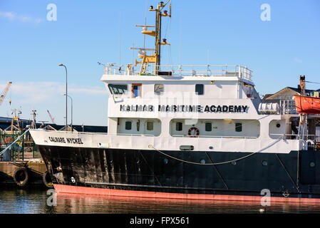 Kalmar, Suède - le 17 mars 2016 : Détail d Calmare Nyckel navire de formation ancrés dans le port. Construit en 1969, maintenant dans les Banque D'Images