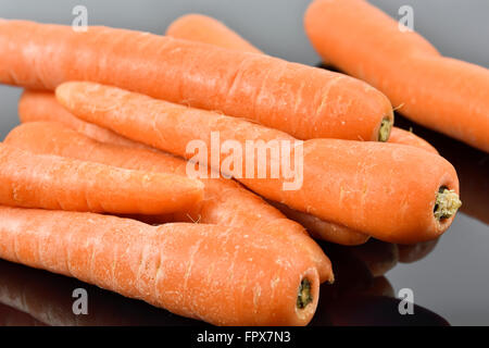 Pile de carottes sur the reflective surface Banque D'Images