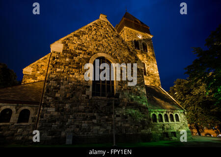 Nuit Ålesund. Vieille église. Banque D'Images