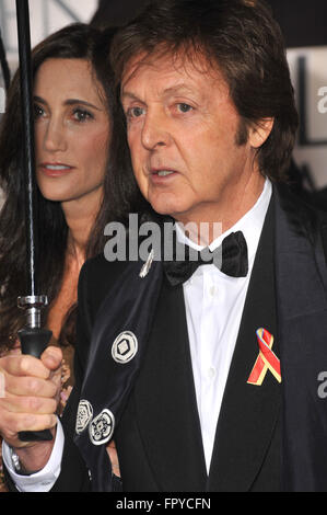 LOS ANGELES, CA - le 17 janvier 2010 : Sir Paul McCartney et Nancy Shevell à la 67e Golden Globe Awards au Beverly Hilton Hotel. Banque D'Images