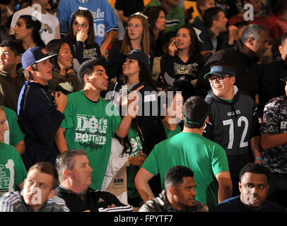 Long Beach, CA. Mar 19, 2016. Chino Hills fans pendant le CIF Southern Regional division Open garçons finale match de basket-ball de préparation entre Chino Hills et l'Évêque Montgomery à la pyramide sur le campus de l'Université d'état de Long Beach Long Beach en Californie.Louis Lopez/CSM/Alamy Live News Banque D'Images