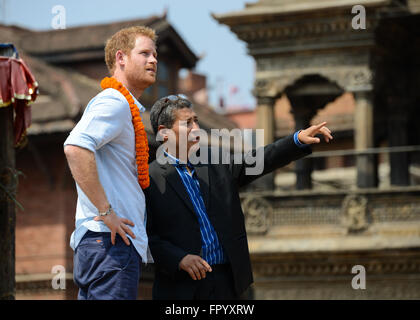 Patan, Népal. 20 mars, 2016. Le prince Harry visites Patan Dubar Square au cours de sa visite officielle de cinq jours au Népal. Credit : Dutourdumonde/Alamy Live News Banque D'Images