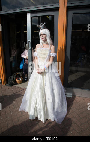 Des gens habillés comme des super-héros et personnages divers à Comic Con Crédit : Steven re/Alamy Live News Banque D'Images