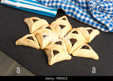 Sur Pourim, les Juifs ashkénazes manger des pâtisseries triangulaires appelées Hamantaschen (haman's poches) ou Oznei Haman haman's (oreilles) Banque D'Images