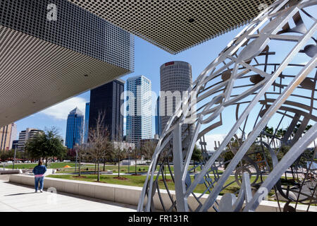 Tampa Florida, quartier des arts du front de mer, musée d'art de Tampa, parc du front de mer Curtis Hixon, paysage urbain, gratte-ciel, bâtiments, sculpture, Jaume P Banque D'Images