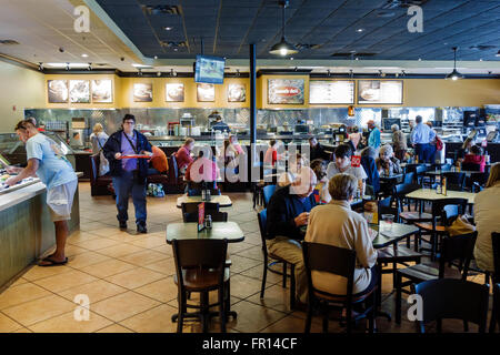 Floride, Sud, FL, Melbourne, Jason's Deli, restaurant restaurants repas manger à l'extérieur café cafés bistrot, intérieur à l'intérieur, tables, occupé, déjeuner, visiteurs Banque D'Images