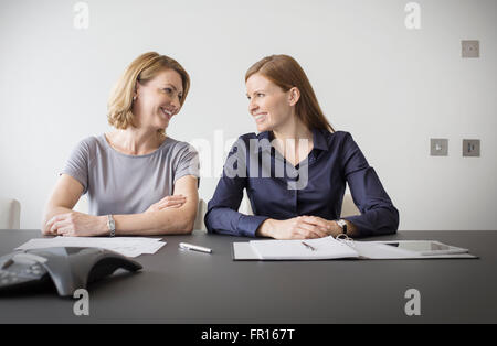 Smiling businesswomen talking in meeting Banque D'Images
