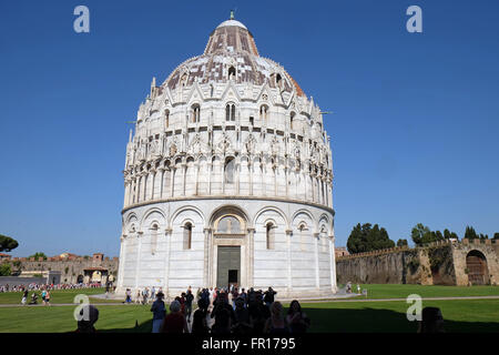 Baptistère de Saint-Jean, la cathédrale Sainte Marie de l'hypothèse de la Piazza dei Miracoli de Pise, Italie Banque D'Images