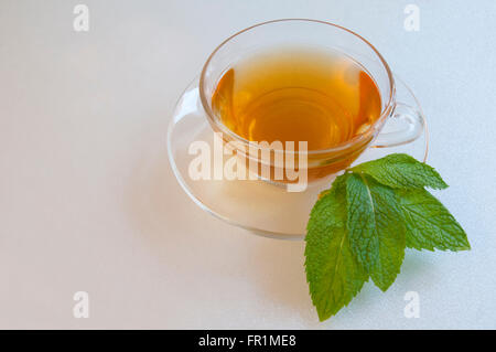 Tasse de thé de menthe poivrée. Banque D'Images