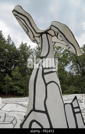 Partie de "Jardin d'émail', 1974, de Jean Dubuffet dans le jardin de sculptures du musée Kröller-Müller, Otterlo, Pays-Bas. Banque D'Images