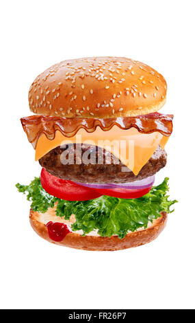 Burger hamburger avec le vol relevant d'ingrédients sur fond blanc Banque D'Images