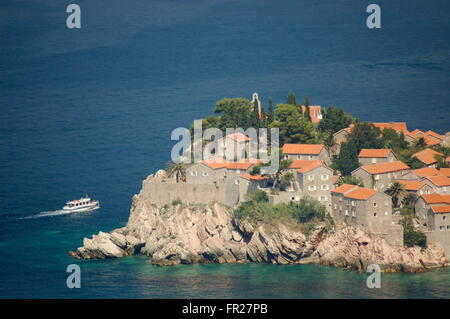 Superbe vue panoramique sur le pittoresque village de Sveti Stefan, Monténégro Banque D'Images