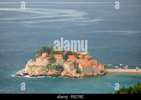 Superbe vue panoramique sur le pittoresque village de Sveti Stefan, Monténégro Banque D'Images