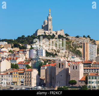 Marseille, Provence-Alpes-Côte d'Azur, France. Le 19ème siècle basilique néo-byzantin de Notre-Dame de la Garde. Banque D'Images