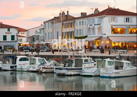 La Flotte, Port au coucher du soleil, l'Ile de Re, Charentes Maritime, France, Europe Banque D'Images