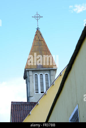 L'église au toit de tôle ondulée de Nuestra Señora de la Merced. Ushuaia, République de l'Argentine. Banque D'Images