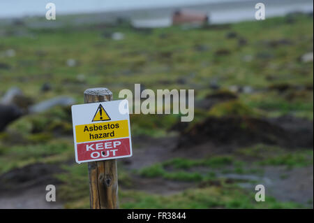 Garder hors de danger de l'amiante à l'ancien signe Stromness station baleinière. Stromness, Stromness Bay, la Géorgie du Sud, l'Atlantique Sud. 20 Banque D'Images