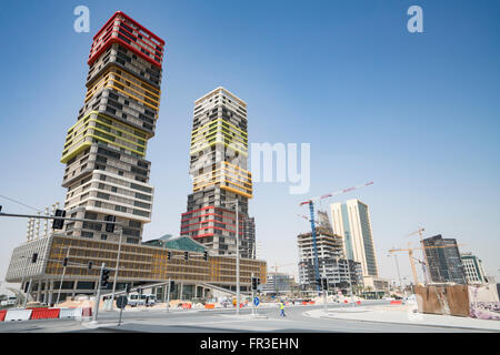 Twin Towers high-rise building en construction à Marina district de New Lusail City à Doha Qatar Banque D'Images