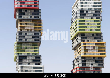 Twin Towers high-rise building en construction à Marina district de New Lusail City à Doha Qatar Banque D'Images