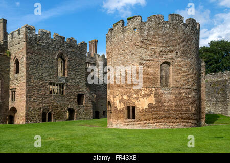 Le grand bloc de chambre et de la chapelle de Sainte Marie Madeleine dans la partie intérieure Bailey de Ludlow Castle, Shropshire, England, UK Banque D'Images