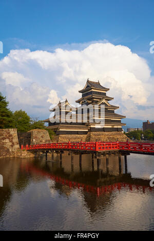 Vue du coucher de soleil du Château de Matsumoto, Japon Banque D'Images