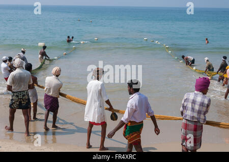 Pêche à la seine (seine-courrier) pêche Banque D'Images