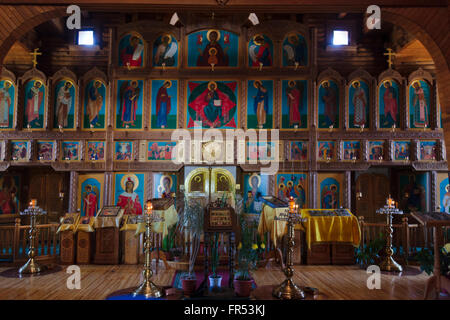 À l'intérieur de l'Église orthodoxe, la plus grande structure de bois en Extrême-Orient russe, Anadyr, de l'Armée de terre française Banque D'Images