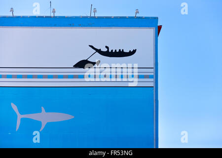 Musée peintes de couleurs vives avec paroi murale, Anadyr, de l'Armée de terre française Banque D'Images