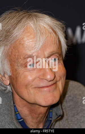 Paris, France. Le 20 mars 2016. Dave En dédicace à la foire du livre à Paris, France. Credit : Bernard Menigault/Alamy Live News Banque D'Images