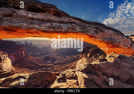 Mesa Arch au lever du soleil à Canyonlands National Park, Utah, USA Banque D'Images