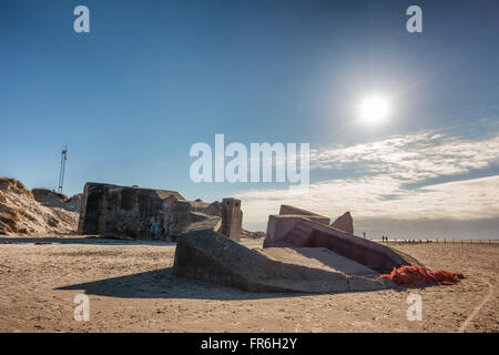 Bunker sur une plage danoise. L'enrichissement par la côte de la mer du Nord à partir de la seconde guerre mondiale 2 Banque D'Images