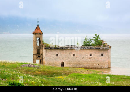 République de Macédoine, le parc national de Mavrovo, l'ancienne église Banque D'Images