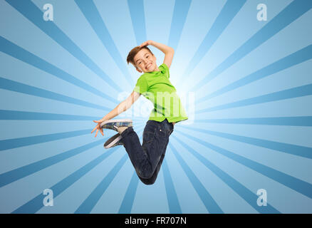 Smiling boy jumping in air Banque D'Images