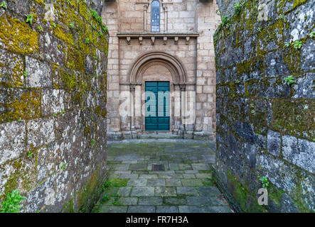 Santa María la Real Colegiata n Sar. Style roman siècle XII. Santiago de Compostela. Banque D'Images