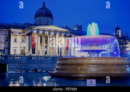 National Gallery, Trafalgar Square, Londres, Musée, expositions. L'eau des fontaines,