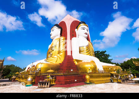 Bago, Myanmar quatre visages de Bouddha à Bouddha Kyaikpun. Banque D'Images