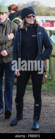 Victoria Pendleton arrive pour sa première course en vertu des règles, à bord du Pacha pour Polder Paul Nicholls, dans le 'Grassroots' Fox Hunters Steeple Chase. Avec : Victoria Pendleton Où : Fakenham, Royaume-Uni Quand : 19 Oct 2016 Banque D'Images