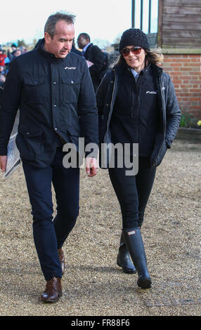 Victoria Pendleton arrive pour sa première course en vertu des règles, à bord du Pacha pour Polder Paul Nicholls, dans le 'Grassroots' Fox Hunters Steeple Chase. Avec : Victoria Pendleton Où : Fakenham, Royaume-Uni Quand : 19 Oct 2016 Banque D'Images