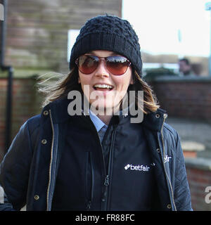 Victoria Pendleton arrive pour sa première course en vertu des règles, à bord du Pacha pour Polder Paul Nicholls, dans le 'Grassroots' Fox Hunters Steeple Chase. Avec : Victoria Pendleton Où : Fakenham, Royaume-Uni Quand : 19 Oct 2016 Banque D'Images