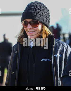 Victoria Pendleton arrive pour sa première course en vertu des règles, à bord du Pacha pour Polder Paul Nicholls, dans le 'Grassroots' Fox Hunters Steeple Chase. Avec : Victoria Pendleton Où : Fakenham, Royaume-Uni Quand : 19 Oct 2016 Banque D'Images