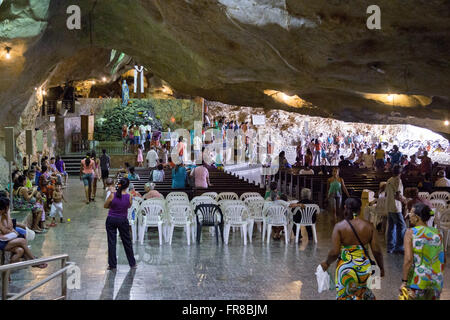 Pèlerins sur le pèlerinage à la grotte de sanctuaire de Bom Jesus da Lapa - Vallée du Fleuve São Francisco Banque D'Images