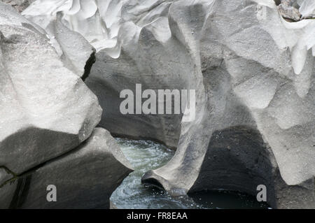 Vallée de la lune - l'ensemble de formations rocheuses sculptées par la rivière rapids Sao Miguel Banque D'Images