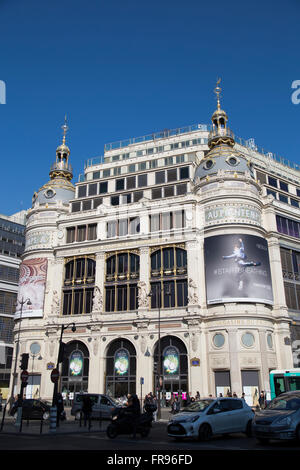 De l'extérieur au magasin Le Printemps à Paris France en hiver Banque D'Images