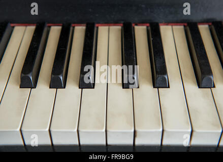 Close up des touches sur un piano droit Banque D'Images