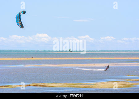 La pratique du kitesurf à la plage de Barra Grande Banque D'Images