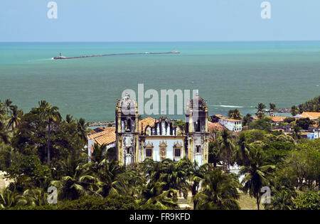 Vue sur l'Église et Praca do Carmo dans la ville historique d'Olinda et de corail dans l'arrière-plan - EP Banque D'Images