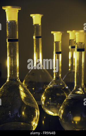 Tubes à essai de laboratoire en chimie Banque D'Images