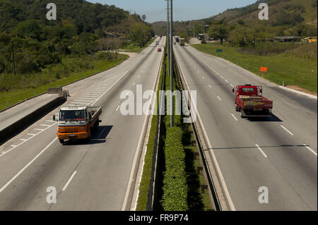 Rua Santos Dumont connu sous le nom de Rio - Teresopolis - BR-116 au moment de Mage Banque D'Images